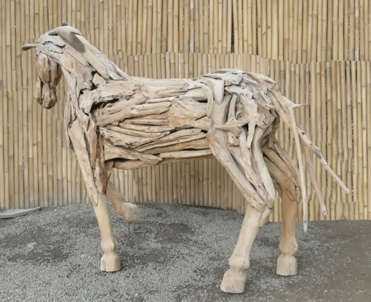 Product image 4 of the product “Horse in one piece, the head is from one piece of wood and carved head. The size is sbout 240cm lenght and 165cm height. ”